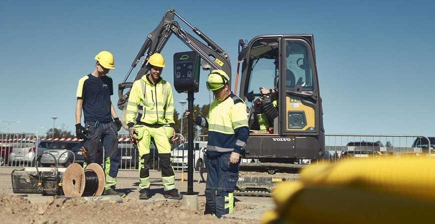 MINIMALA UTSLÄPP NÄR VOLVO CE INSTALLERAR LADDPLATSER I ESKILSTUNA